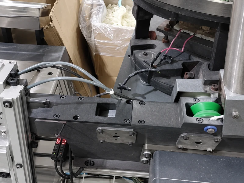 Vibration-free intelligent infrared curing tunnel conveyor